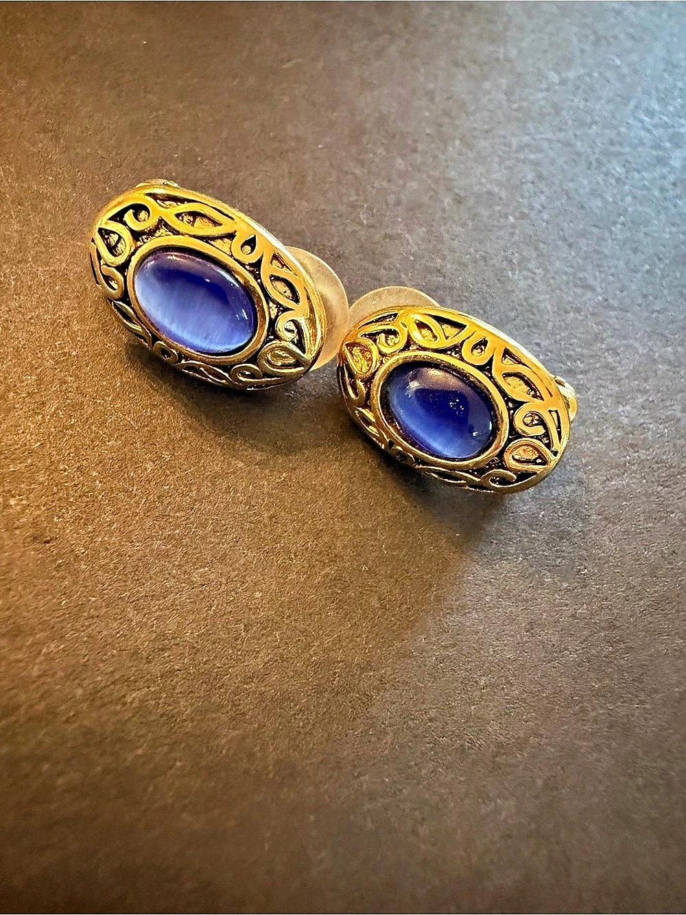 Vintage Gold Tone Blue Cabochon Clip On Earrings Ornate Filigree Oval Costume